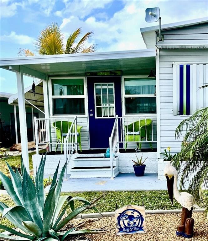 220 Derwent BLVD, FORT MYERS FL 33908-2