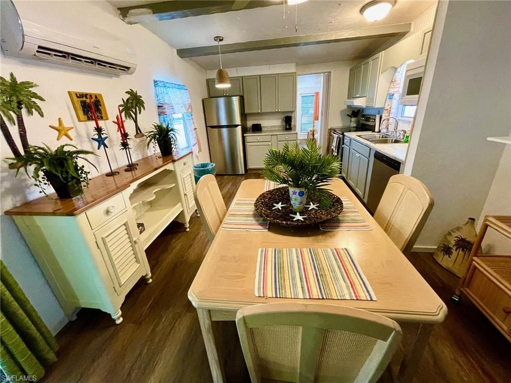 252 Daisy AVE, FORT MYERS FL 33908-4