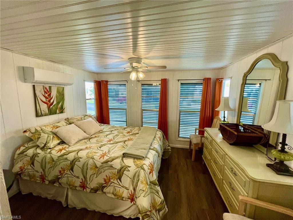 252 Daisy AVE, FORT MYERS FL 33908-9