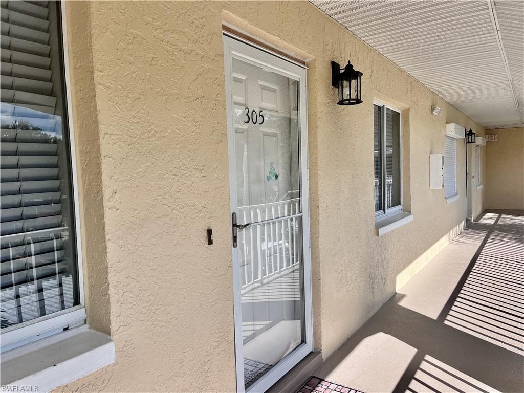 3685 Amberly CIR W # D305, NAPLES FL 34112-16