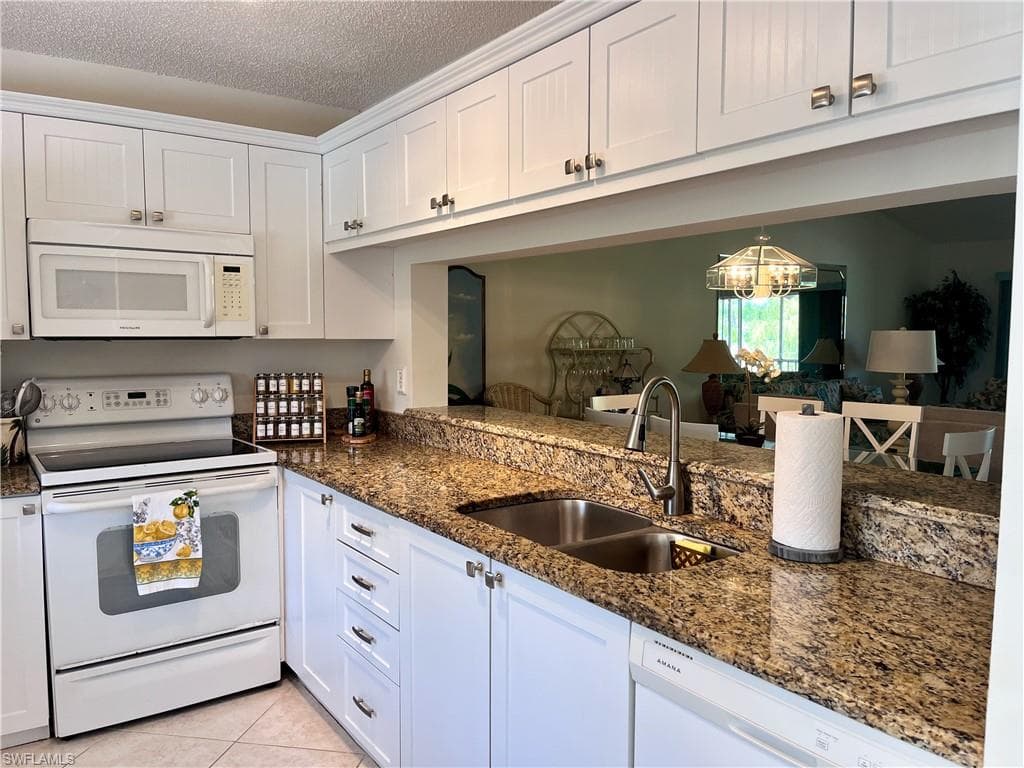 3685 Amberly CIR W # D305, NAPLES FL 34112-2