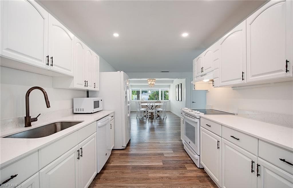 1281 Diana AVE, NAPLES FL 34103-8