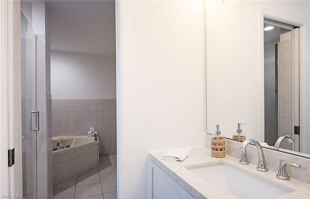 1281 Diana AVE, NAPLES FL 34103-18