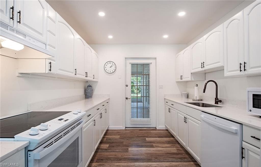 1281 Diana AVE, NAPLES FL 34103-7