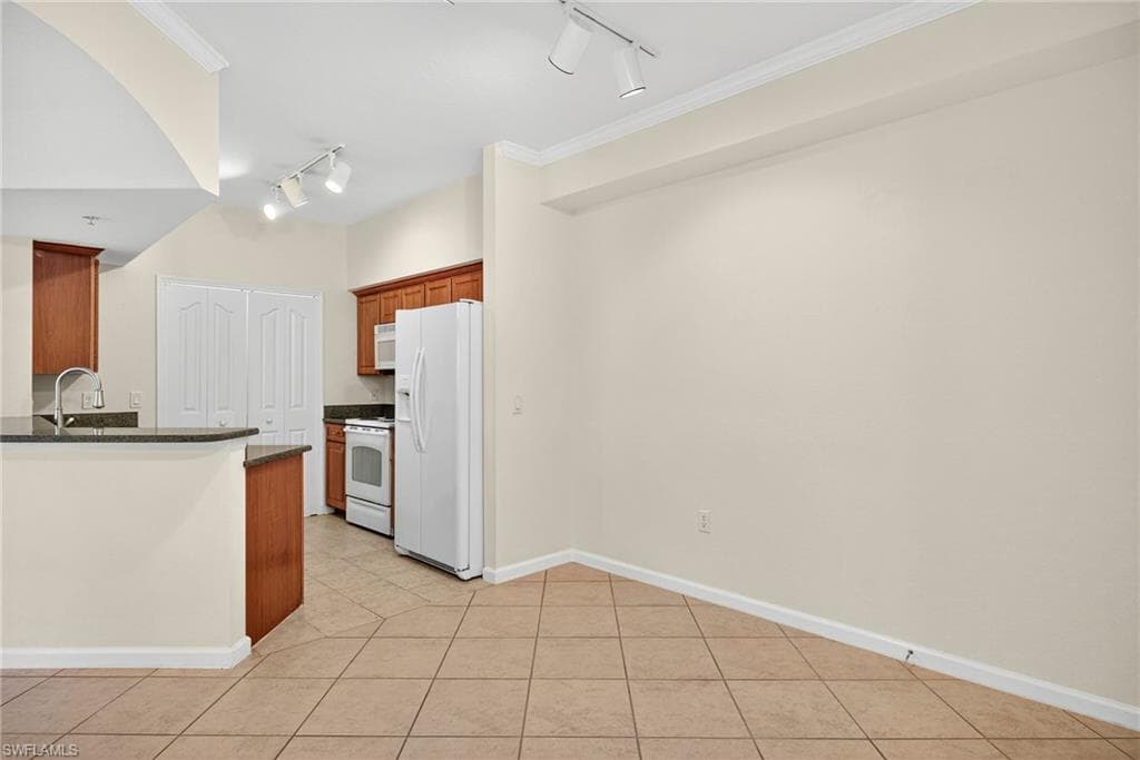 13010 Positano CIR # 108, NAPLES FL 34105-8