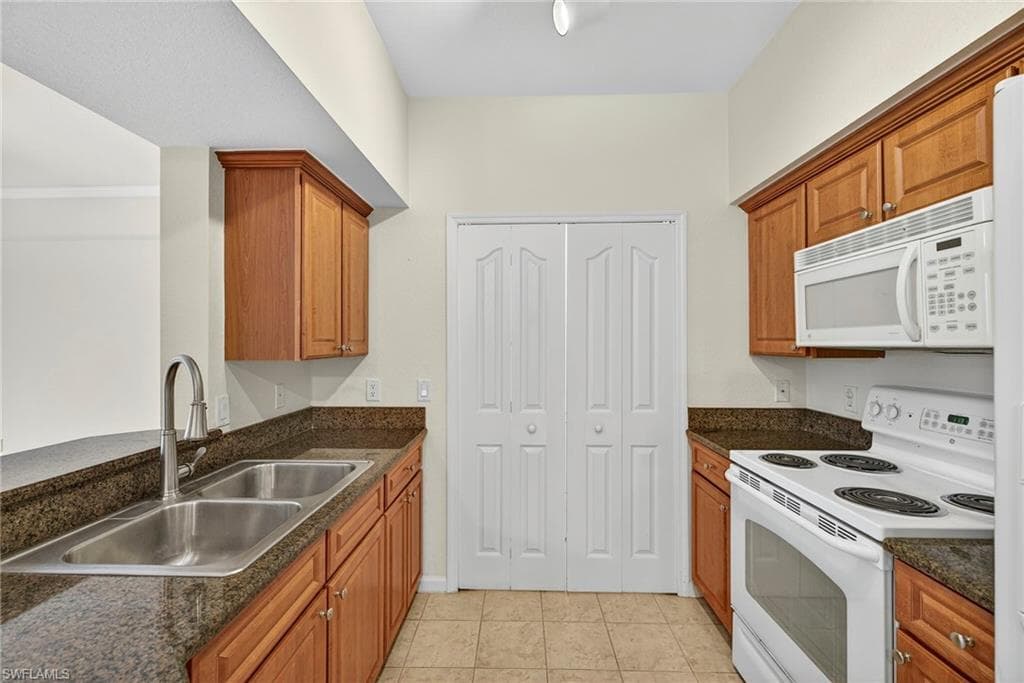 13010 Positano CIR # 108, NAPLES FL 34105-10