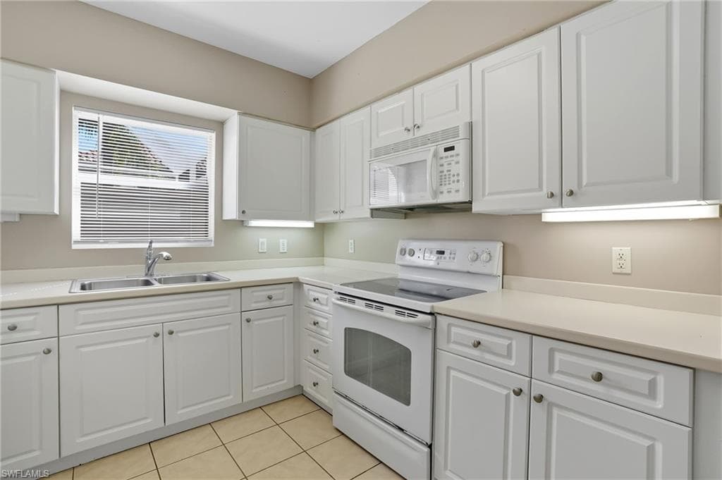 4293 Court LN # 15C, NAPLES FL 34109-13