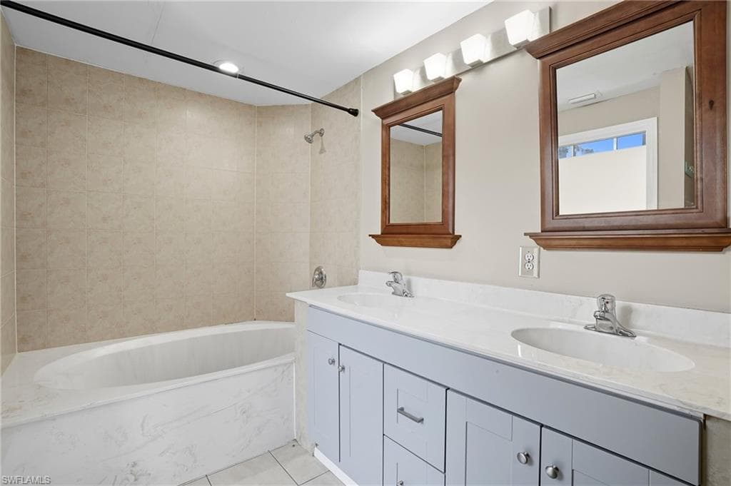 4293 Court LN # 15C, NAPLES FL 34109-18