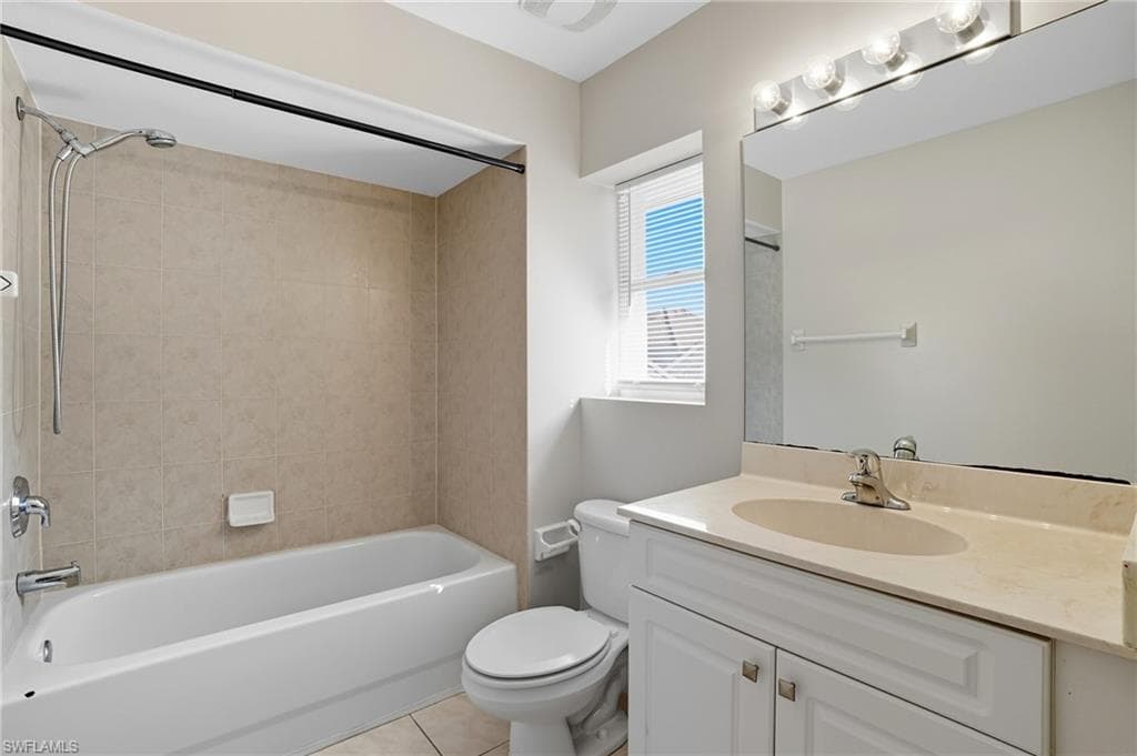 4293 Court LN # 15C, NAPLES FL 34109-25