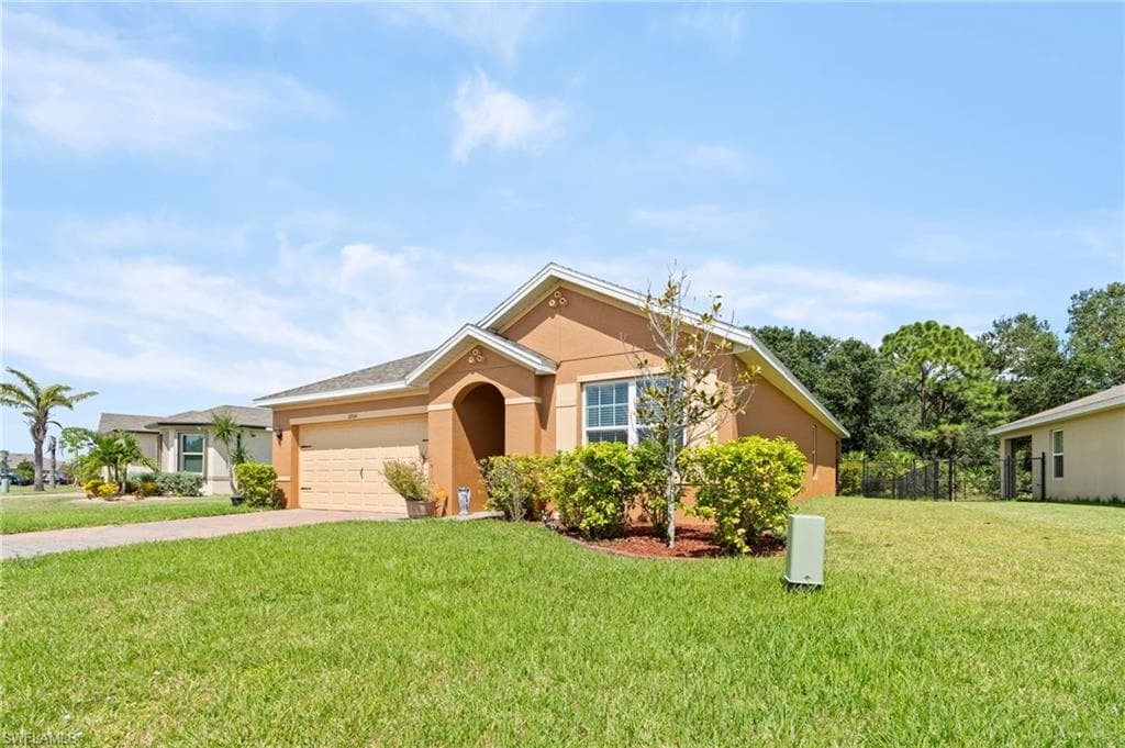 10564 Canal Brook LN, LEHIGH ACRES FL 33936-1