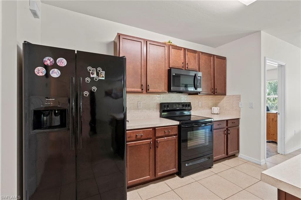 10564 Canal Brook LN, LEHIGH ACRES FL 33936-5