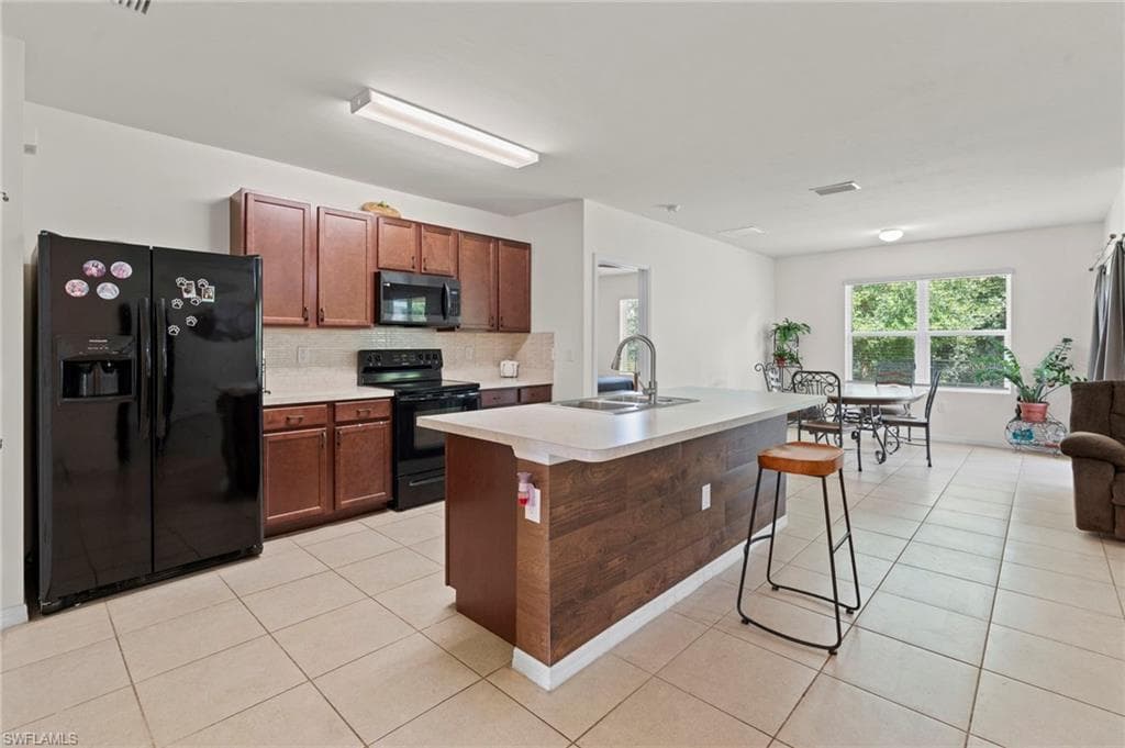 10564 Canal Brook LN, LEHIGH ACRES FL 33936-8