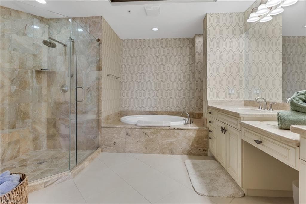1540 5th AVE S # D303, NAPLES FL 34102-5