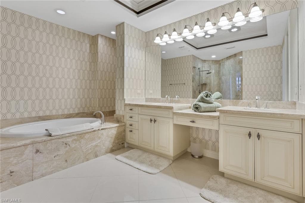 1540 5th AVE S # D303, NAPLES FL 34102-13