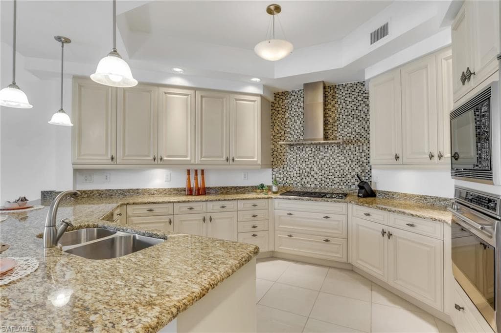 1540 5th AVE S # D303, NAPLES FL 34102-10