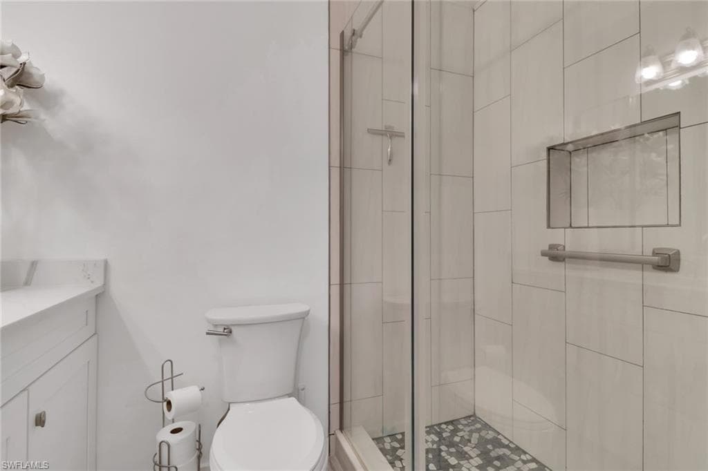 7032 Cedarhurst DR, FORT MYERS FL 33919-18