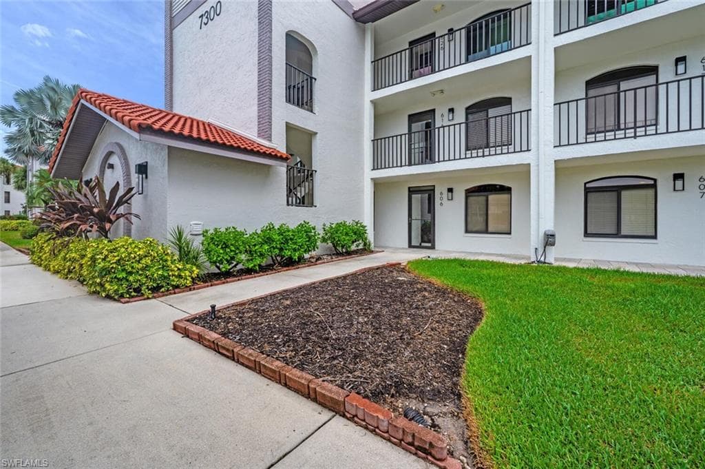 7300 Coventry CT # 606, NAPLES FL 34104-3