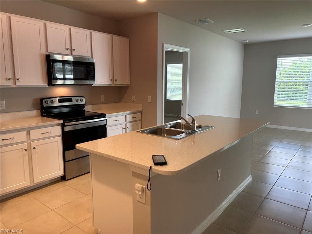 2549 Village Of Entrada ST, CAPE CORAL FL 33909-1