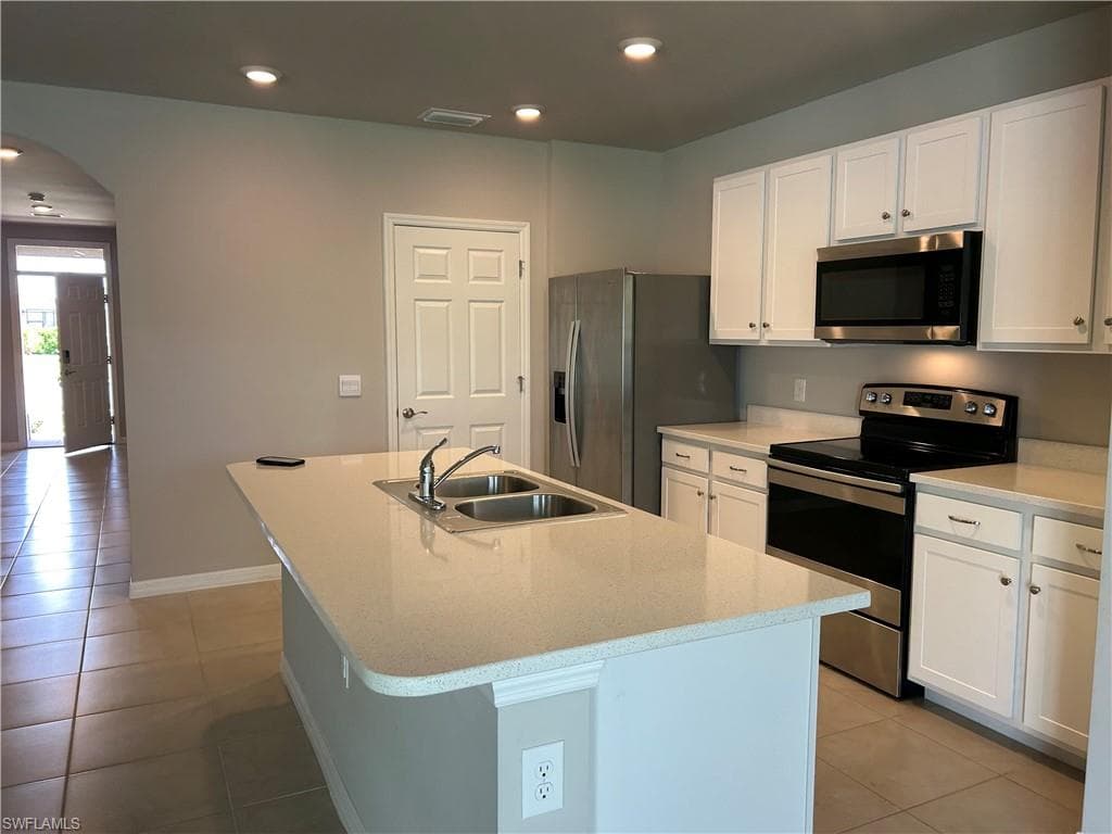 2549 Village Of Entrada ST, CAPE CORAL FL 33909-2