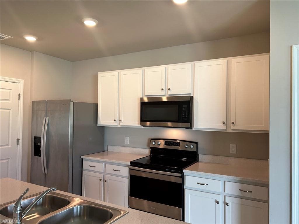 2549 Village Of Entrada ST, CAPE CORAL FL 33909-3