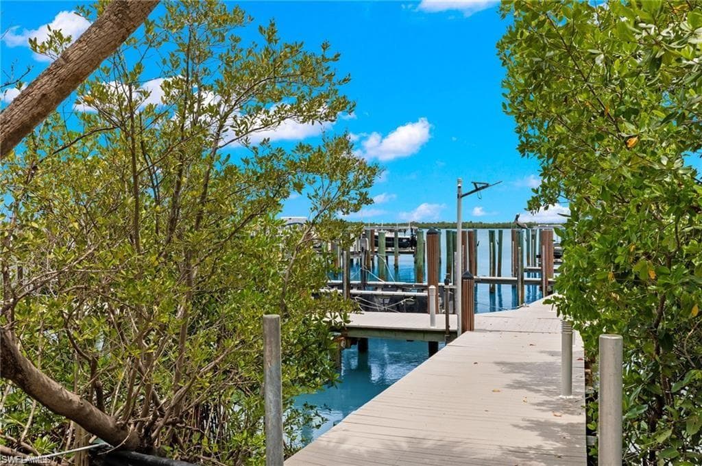 929 WHISKEY CREEK DR-16