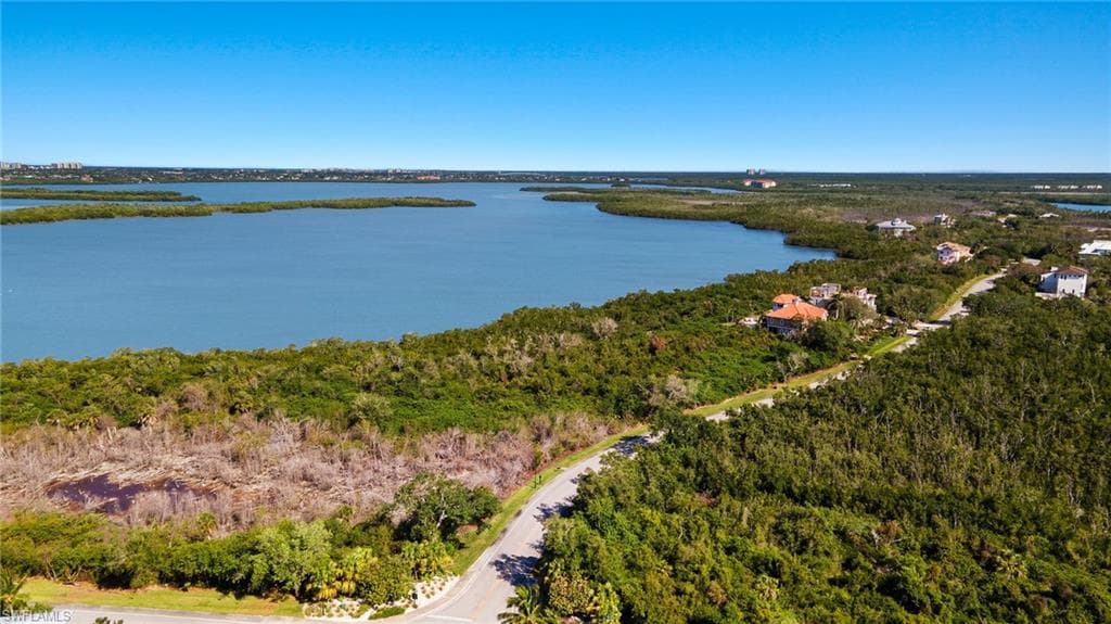 929 WHISKEY CREEK DR-23