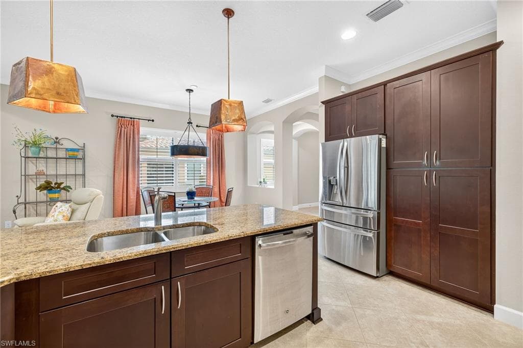 9147 Isla Bella CIR, BONITA SPRINGS FL 34135-12