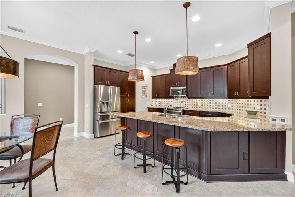 9147 Isla Bella CIR, BONITA SPRINGS FL 34135-8