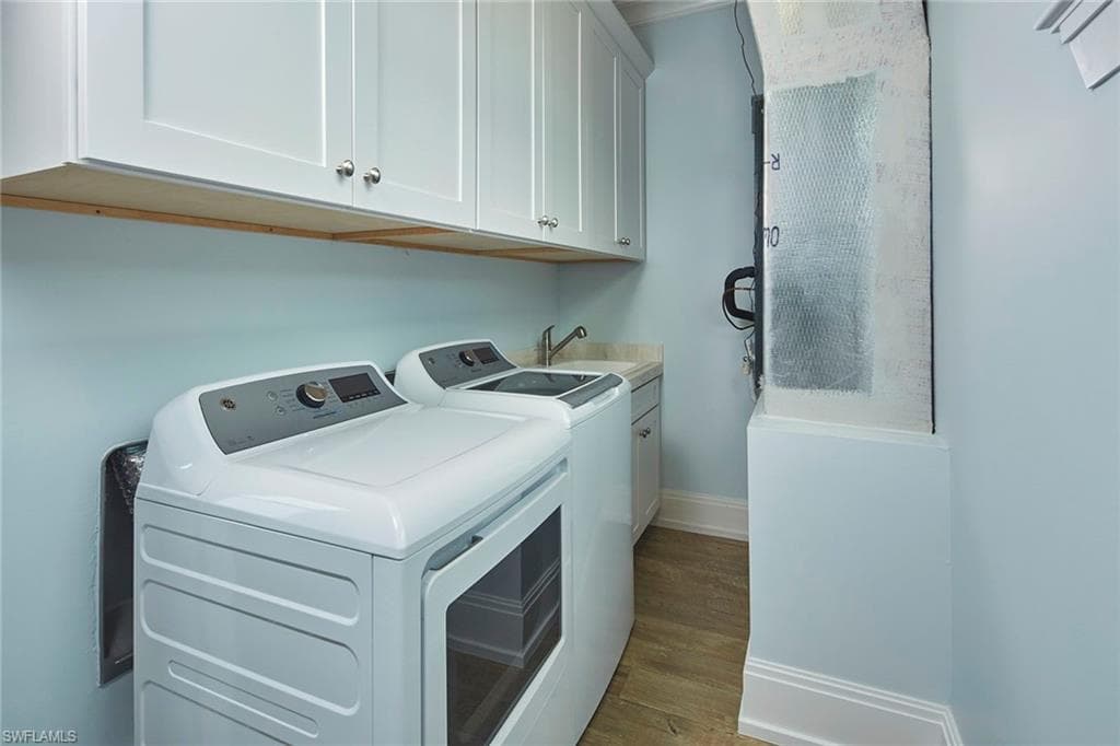 2863 Coco Lakes DR, NAPLES FL 34105-27