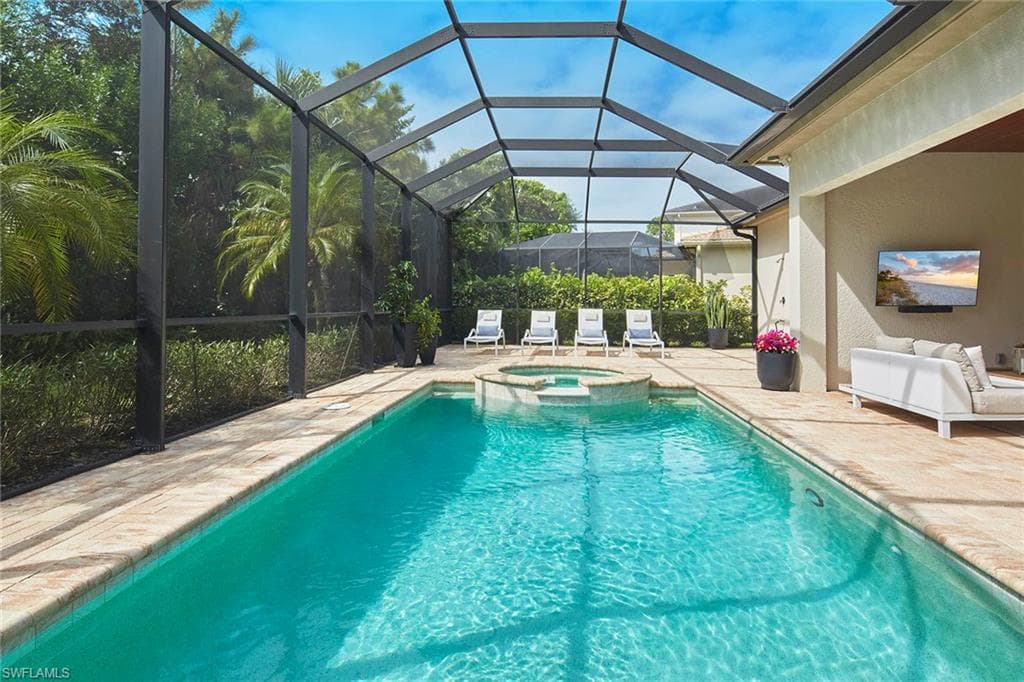 2863 Coco Lakes DR, NAPLES FL 34105-33