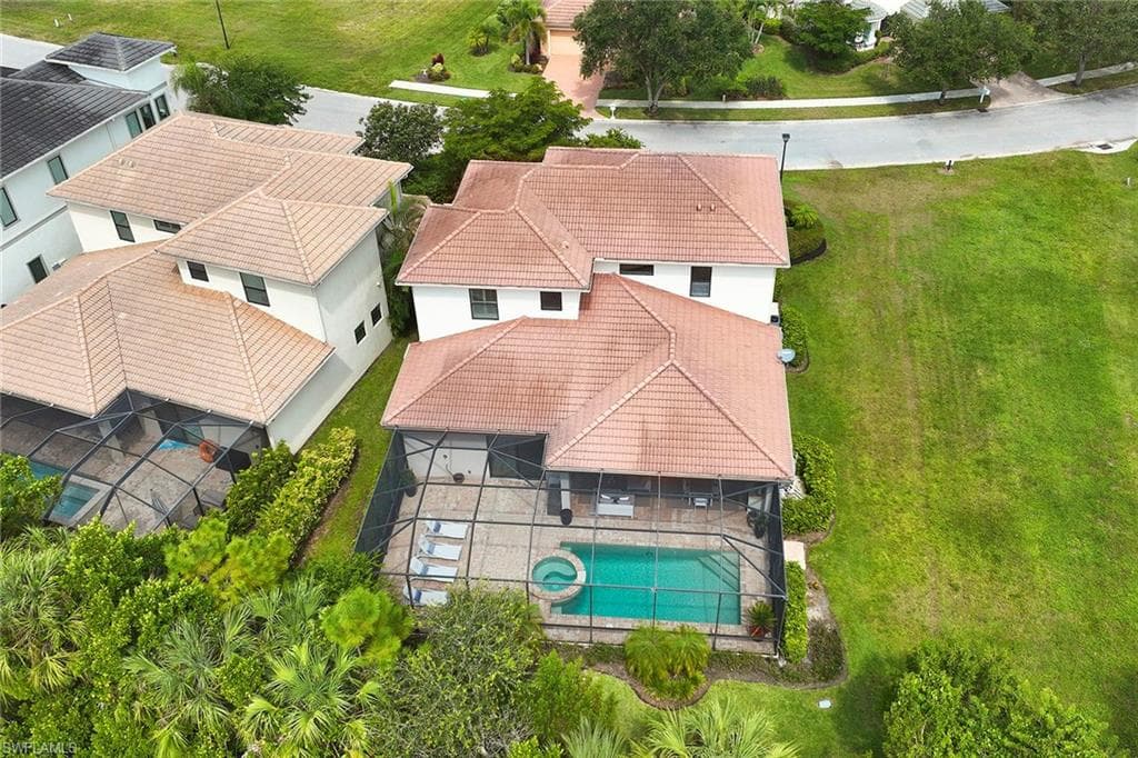 2863 Coco Lakes DR, NAPLES FL 34105-37