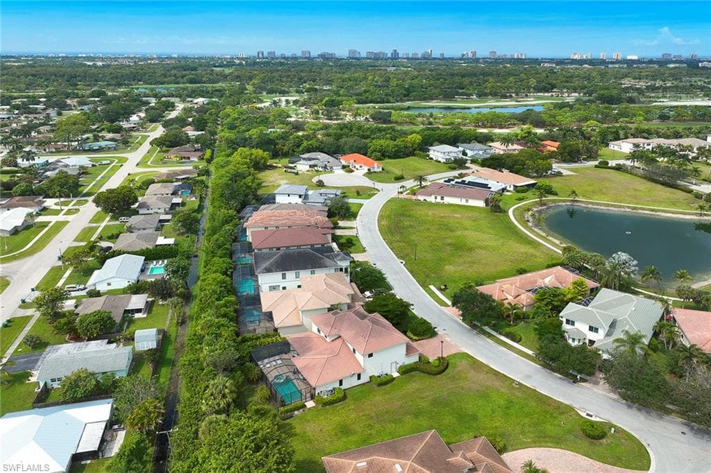 2863 Coco Lakes DR, NAPLES FL 34105-38