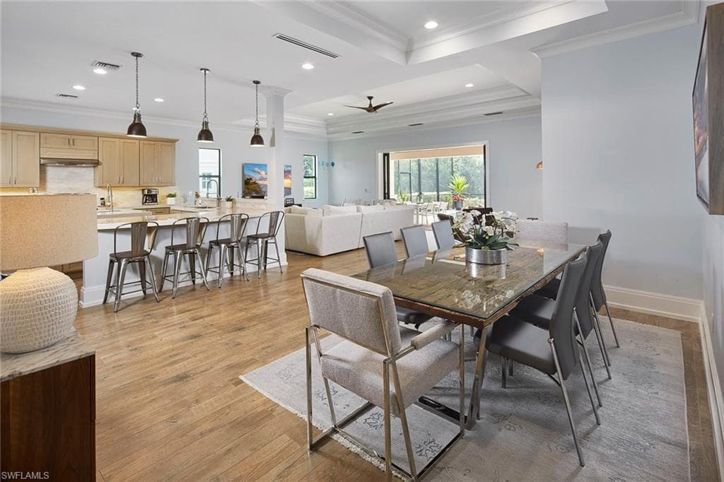 2863 Coco Lakes DR, NAPLES FL 34105-3