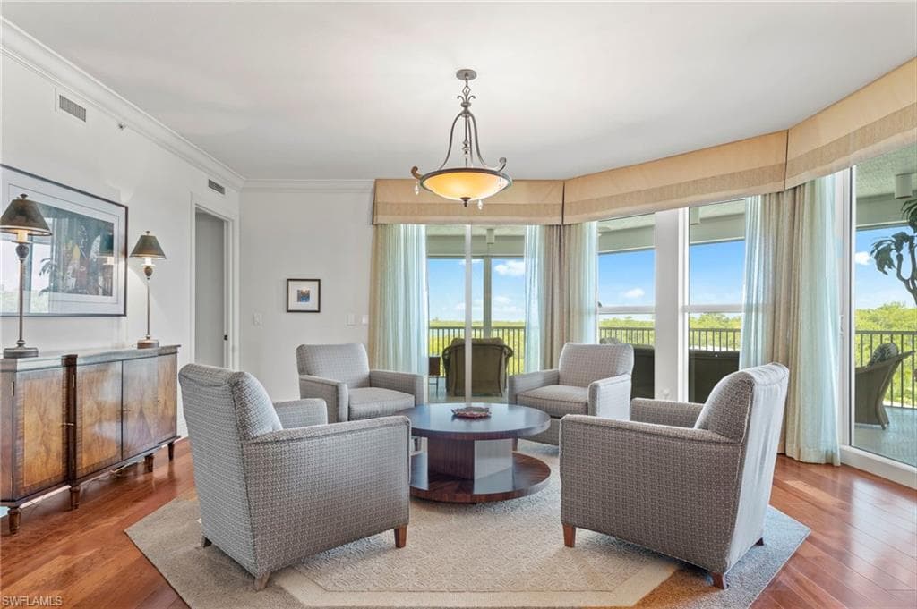 285 GRANDE WAY # 404, NAPLES FL 34110-4