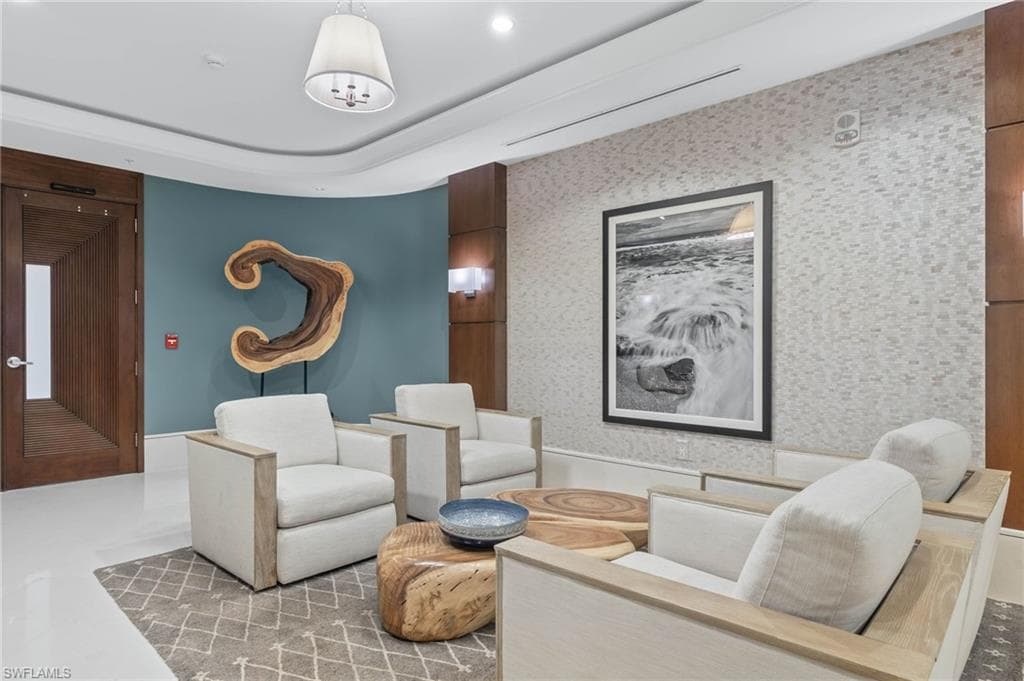 285 GRANDE WAY # 404, NAPLES FL 34110-36