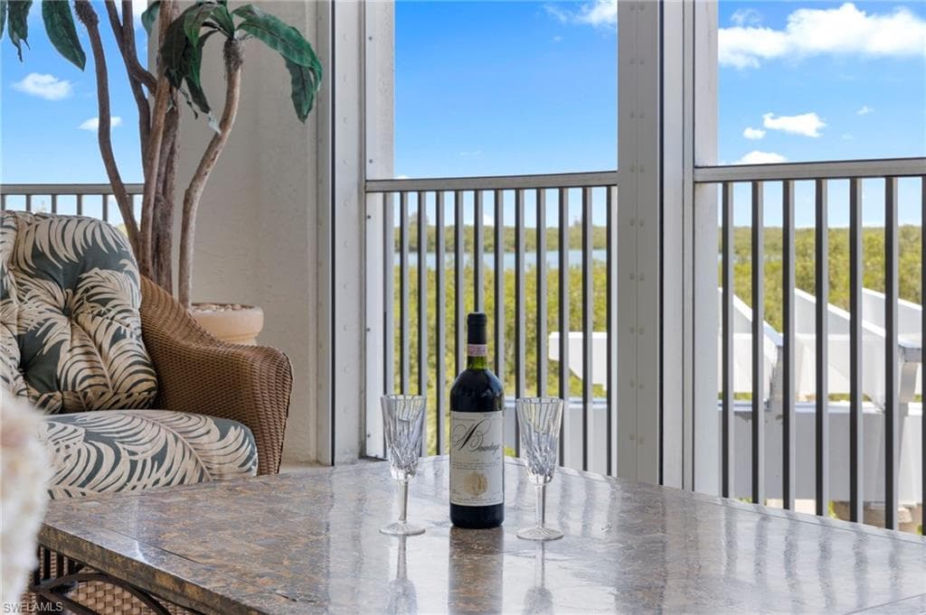 285 GRANDE WAY # 404, NAPLES FL 34110-28