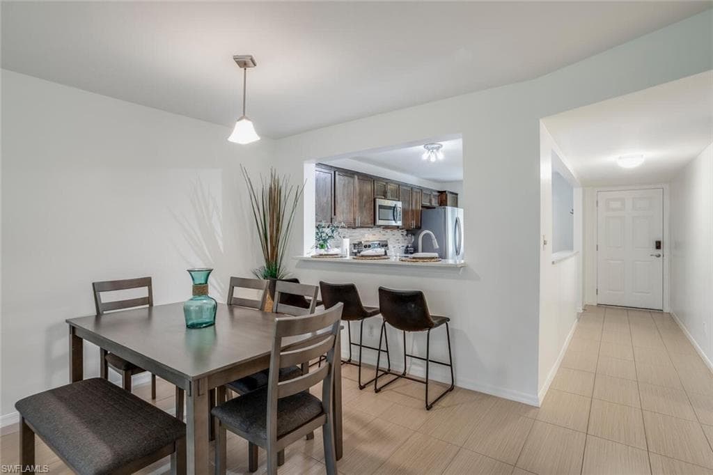 210 Timber Lake CIR # A103, NAPLES FL 34104-8