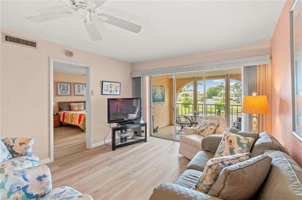 372 Charlemagne BLVD # 202, NAPLES FL 34112-1