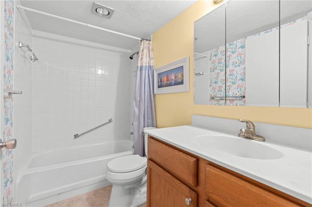 372 Charlemagne BLVD # 202, NAPLES FL 34112-12