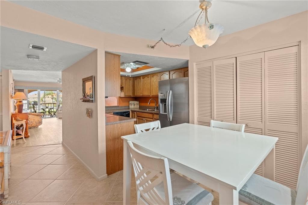 372 Charlemagne BLVD # 202, NAPLES FL 34112-6