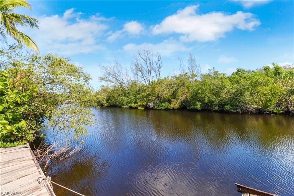 2447 Harbor RD, NAPLES FL 34104-6