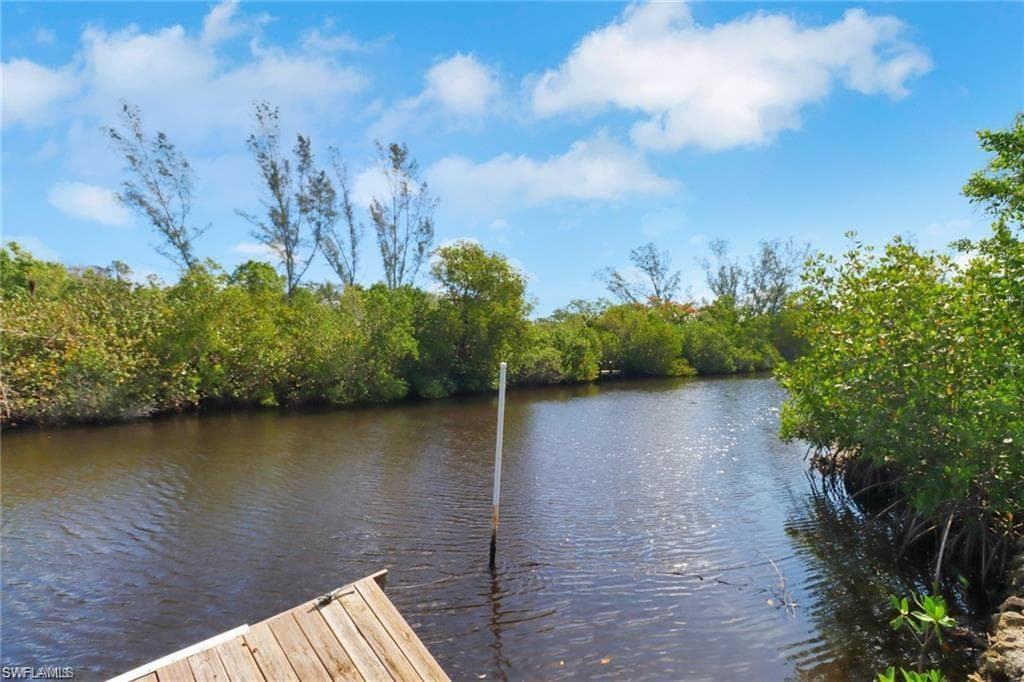 2447 Harbor RD, NAPLES FL 34104-8