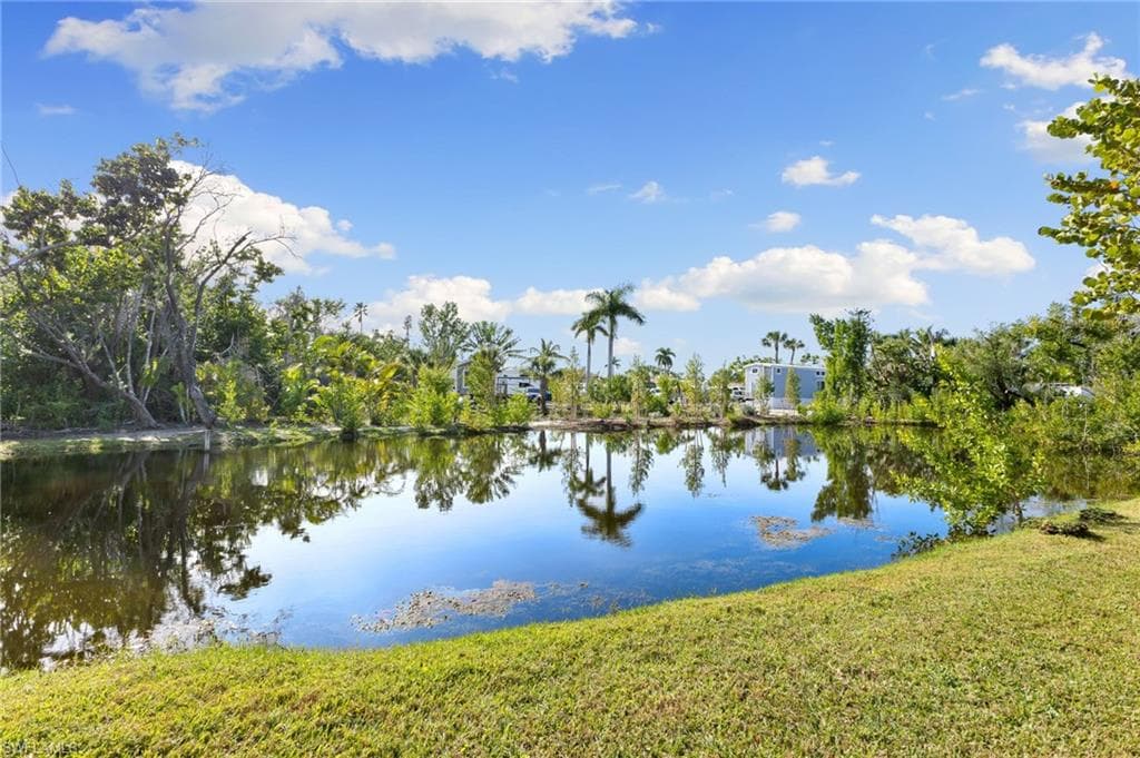 1039 Beach RD # 104, SANIBEL FL 33957-35