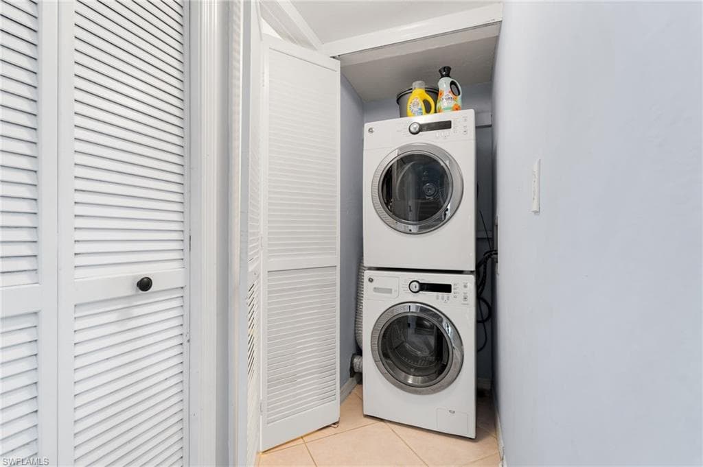 1039 Beach RD # 104, SANIBEL FL 33957-20