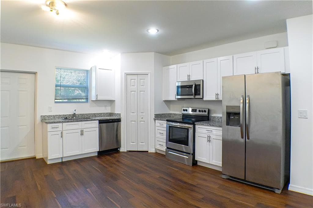 3309 armstrong CT, FORT MYERS FL 33916-2