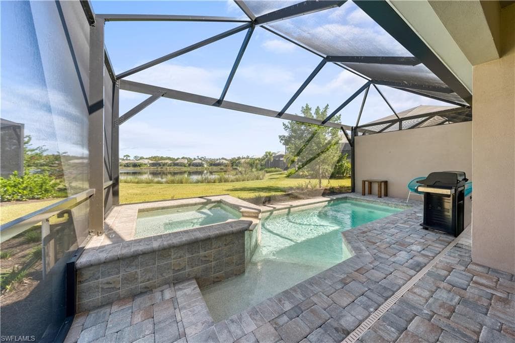 6421 Carnival RD, NAPLES FL 34113-26