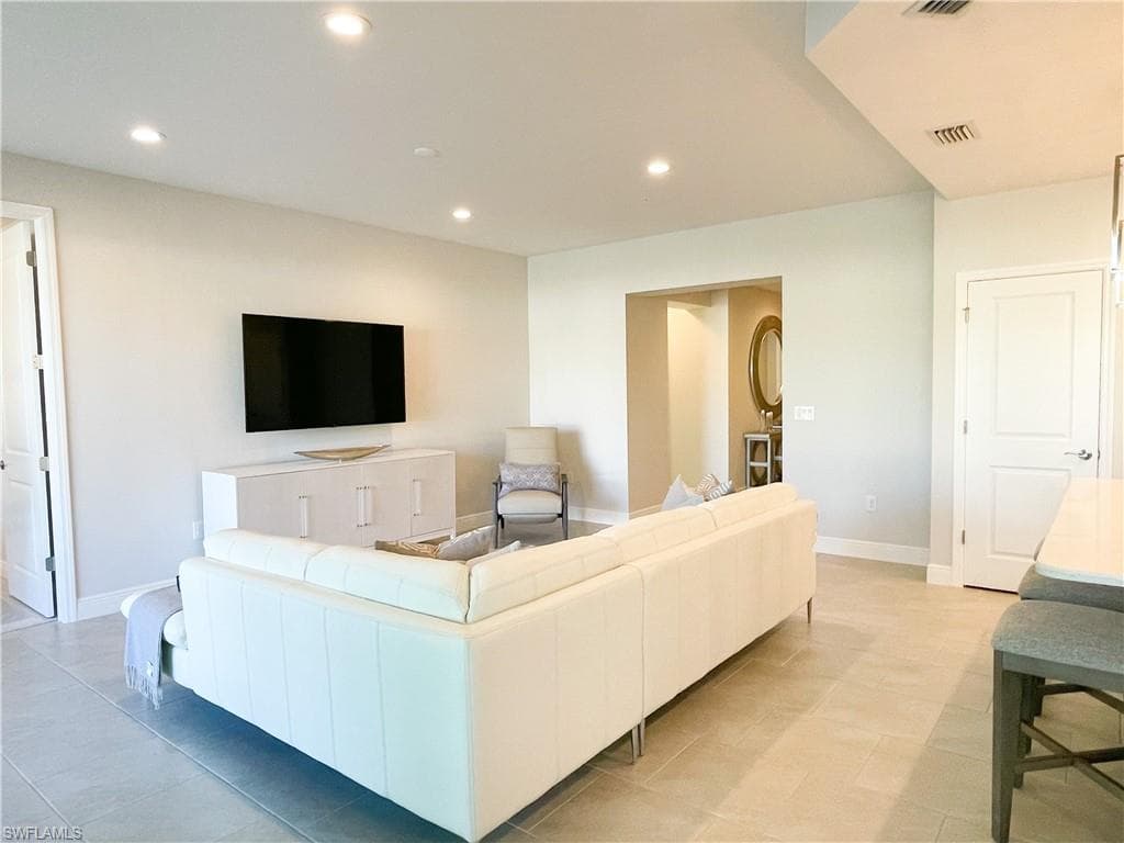 2555 Seychelles DR # 402, NAPLES FL 34112-5