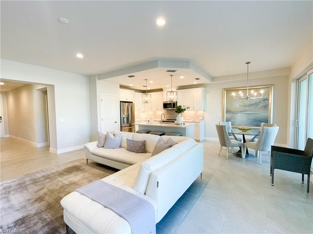 2555 Seychelles DR # 402, NAPLES FL 34112-3