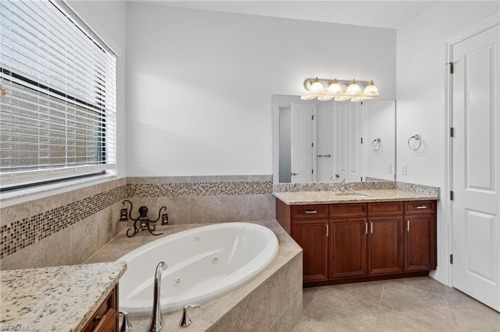 7235 Acorn WAY, NAPLES FL 34119-22