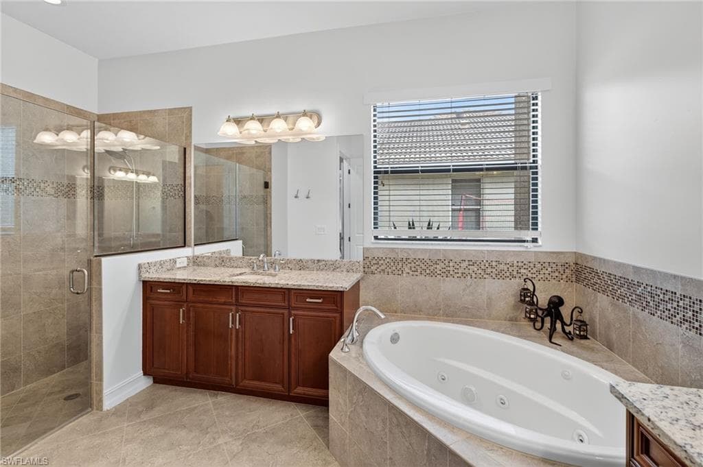 7235 Acorn WAY, NAPLES FL 34119-21